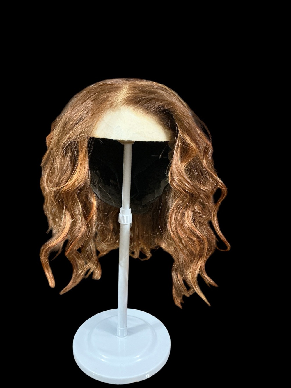 CSC Marisol. On-Trend Copper Brown Wavy Wig for Women